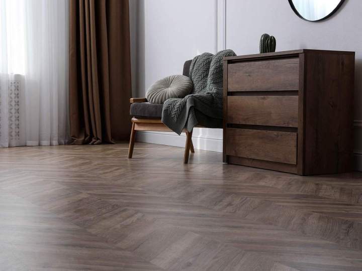 Solutions complètes pour vos sols : PVC, parquet, peinture.